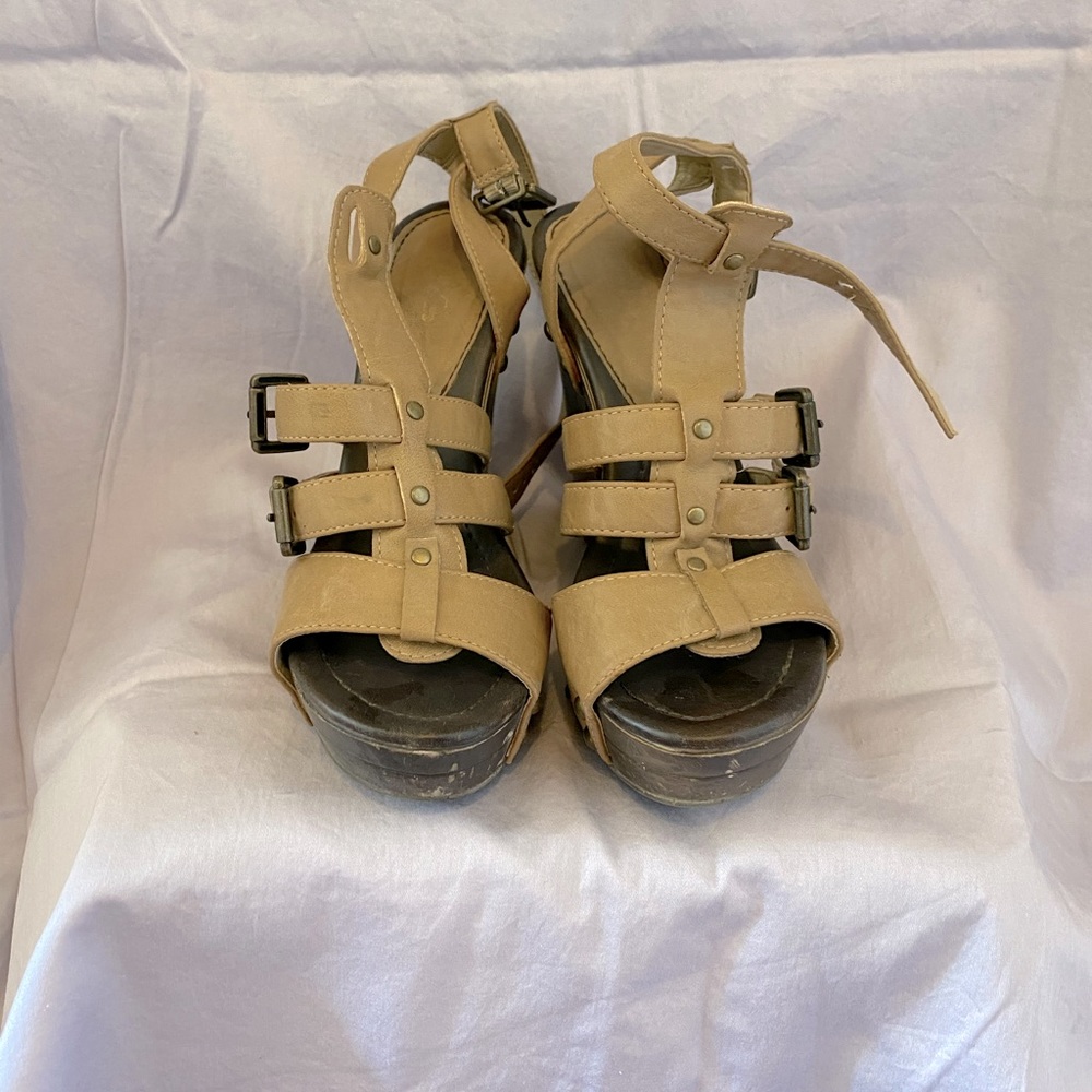 Buckle wedges